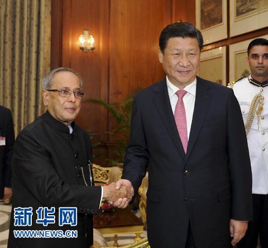 9月18日，國(guó)家主席習(xí)近平在新德里會(huì)見(jiàn)印度總統(tǒng)慕克吉。 新華社記者張鐸 攝 