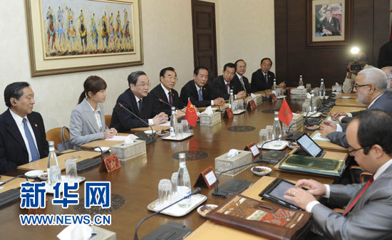 11月3日，全國(guó)政協(xié)主席俞正聲在拉巴特會(huì)見(jiàn)摩洛哥政府首腦本&middot;基蘭。 新華社記者 張鐸 攝