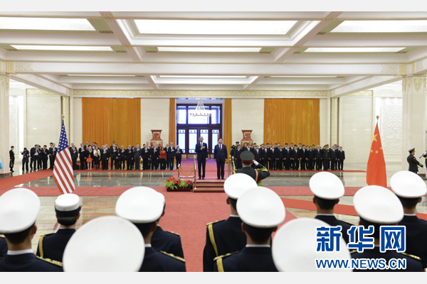11月12日，國家主席習(xí)近平在北京人民大會(huì)堂舉行歡迎儀式，歡迎美國總統(tǒng)奧巴馬對(duì)中國進(jìn)行國事訪問。 新華社記者 馬占成 攝