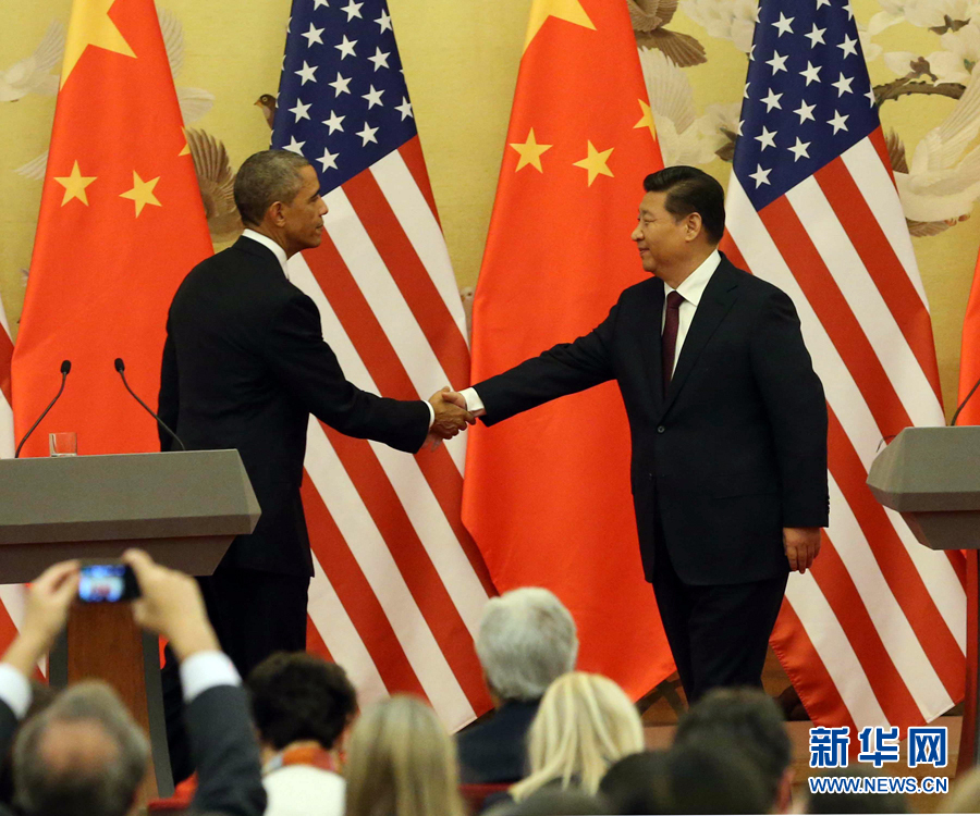 11月12日，國家主席習(xí)近平在北京人民大會(huì)堂與來訪的美國總統(tǒng)奧巴馬舉行會(huì)談后，共同會(huì)見記者。 新華社記者 劉衛(wèi)兵 攝