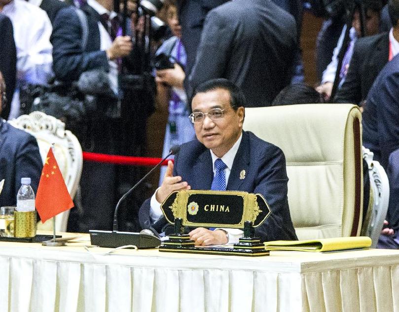 11月13日，中國國務(wù)院總理李克強(qiáng)在緬甸內(nèi)比都出席第九屆東亞峰會。 新華社記者 鞠鵬 攝 