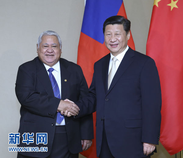 11月22日，中國國家主席習(xí)近平在斐濟(jì)楠迪會(huì)見薩摩亞總理圖伊拉埃帕。 新華社記者姚大偉攝
