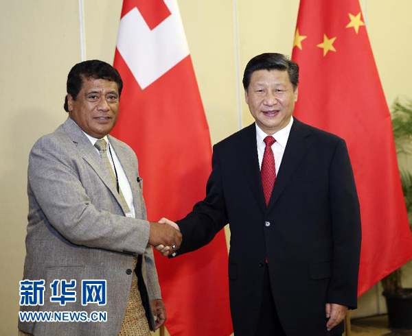 11月22日，國家主席習(xí)近平在斐濟(jì)楠迪會(huì)見湯加首相圖伊瓦卡諾。新華社記者丁林?jǐn)z 