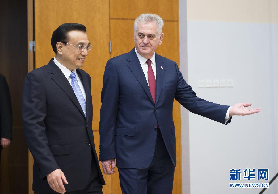 12月18日，國務(wù)院總理李克強(qiáng)在貝爾格萊德會(huì)見塞爾維亞總統(tǒng)尼科利奇。 新華社記者 黃敬文 攝 