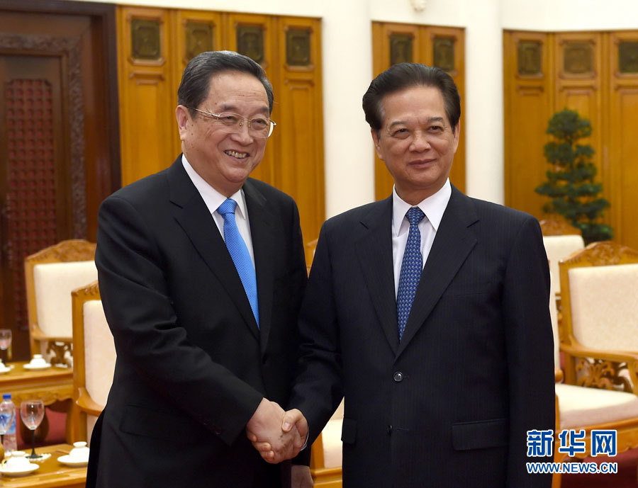 12月25日至27日，中共中央政治局常委、全國政協(xié)主席俞正聲對越南進(jìn)行正式訪問。這是12月26日，俞正聲在河內(nèi)會見越南政府總理阮晉勇。 新華社記者馬占成攝