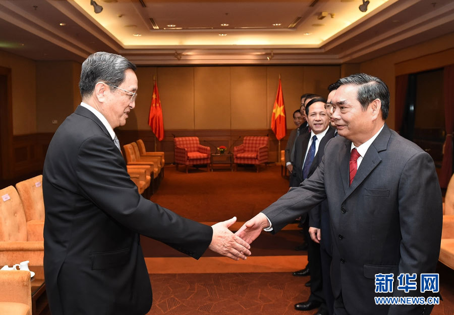 12月25日至27日，中共中央政治局常委、全國政協(xié)主席俞正聲對越南進(jìn)行正式訪問。這是12月25日，俞正聲在河內(nèi)會見越共中央書記處常務(wù)書記黎鴻英。 新華社記者劉建生攝