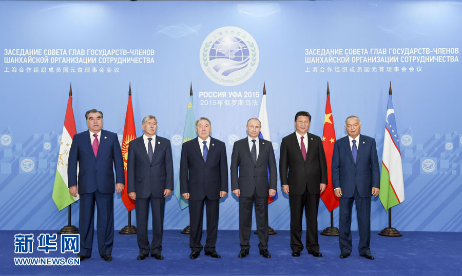 7月10日，上海合作組織成員國元首理事會第十五次會議在俄羅斯烏法舉行。國家主席習(xí)近平出席會議并發(fā)表重要講話。這是會前，成員國元首集體合影。新華社記者 李學(xué)仁 攝