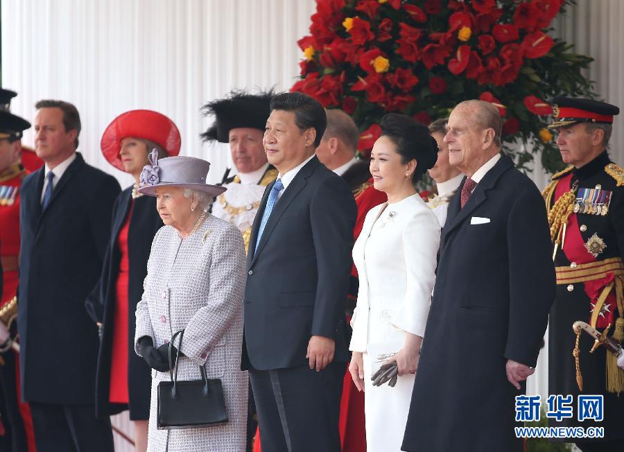 10月20日，對英國進(jìn)行國事訪問的國家主席習(xí)近平出席英國女王伊麗莎白二世在倫敦騎兵檢閱場舉行的隆重歡迎儀式。 新華社記者 龐興雷 攝