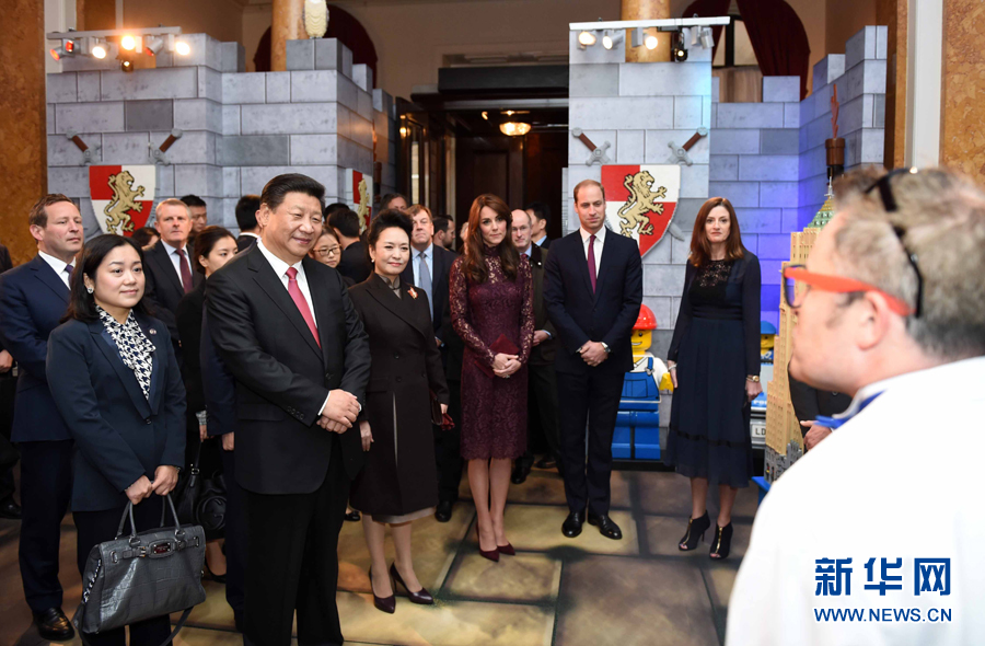 10月21日，國家主席習(xí)近平和夫人彭麗媛在英國威廉王子夫婦陪同下，出席在倫敦舉行的中英創(chuàng)意產(chǎn)業(yè)展。 新華社記者 張鐸 攝