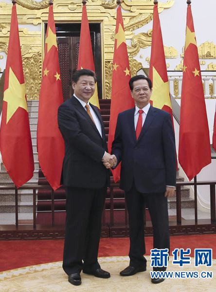 11月5日，中共中央總書記、國家主席習(xí)近平在河內(nèi)會見越南總理阮晉勇。新華社記者 蘭紅光 攝 
