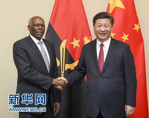 12月3日，國(guó)家主席習(xí)近平在約翰內(nèi)斯堡會(huì)見(jiàn)安哥拉總統(tǒng)多斯桑托斯。 新華社記者 謝環(huán)馳 攝