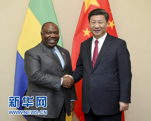 12月3日，國家主席習(xí)近平在約翰內(nèi)斯堡會見加蓬總統(tǒng)邦戈。新華社記者 謝環(huán)馳 攝 