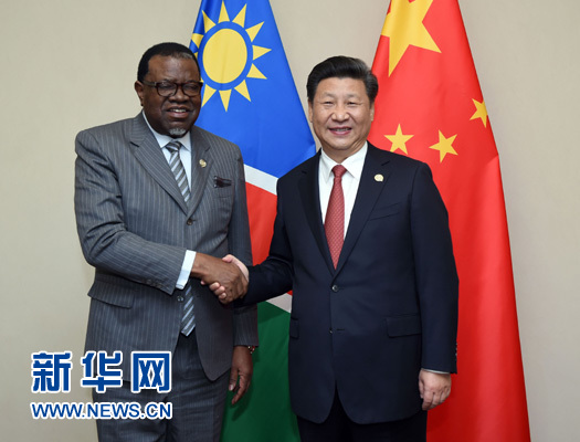 12月4日，國家主席習(xí)近平在約翰內(nèi)斯堡會(huì)見納米比亞總統(tǒng)根哥布。 新華社記者 張鐸 攝