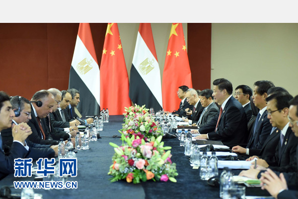 12月4日，國(guó)家主席習(xí)近平在約翰內(nèi)斯堡會(huì)見埃及總理伊斯梅爾。新華社記者 張鐸 攝 