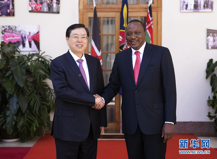3月23日至26日，全國(guó)人大常委會(huì)委員長(zhǎng)張德江對(duì)肯尼亞進(jìn)行正式友好訪問(wèn)。這是3月24日，張德江在肯尼亞首都內(nèi)羅畢會(huì)見(jiàn)肯尼亞總統(tǒng)肯雅塔。 新華社記者馬占成攝