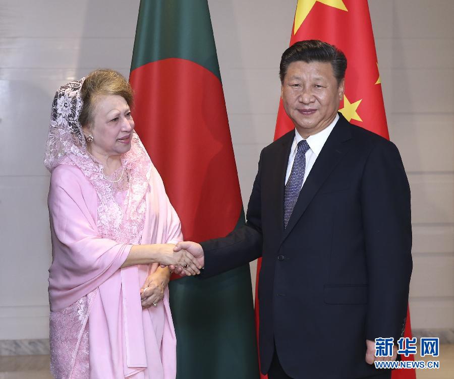 10月14日，國家主席習(xí)近平在達(dá)卡會見孟加拉國民族主義黨主席卡莉達(dá)&middot;齊亞。  新華社記者龐興雷攝 