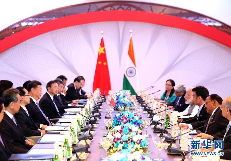 10月15日，國(guó)家主席習(xí)近平在印度果阿會(huì)見印度總理莫迪。新華社記者丁林?jǐn)z 