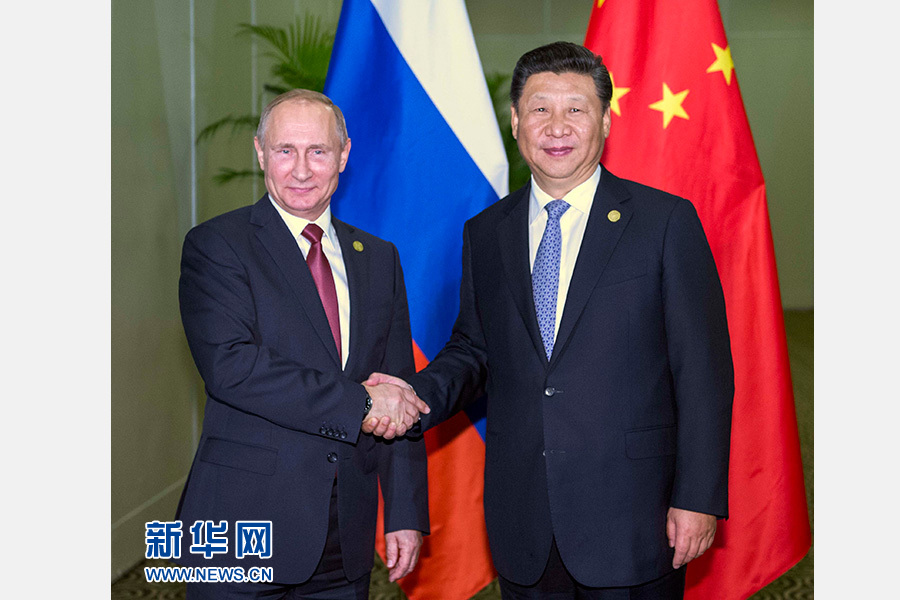 11月19日，國(guó)家主席習(xí)近平在利馬會(huì)見俄羅斯總統(tǒng)普京。 新華社記者李濤 攝