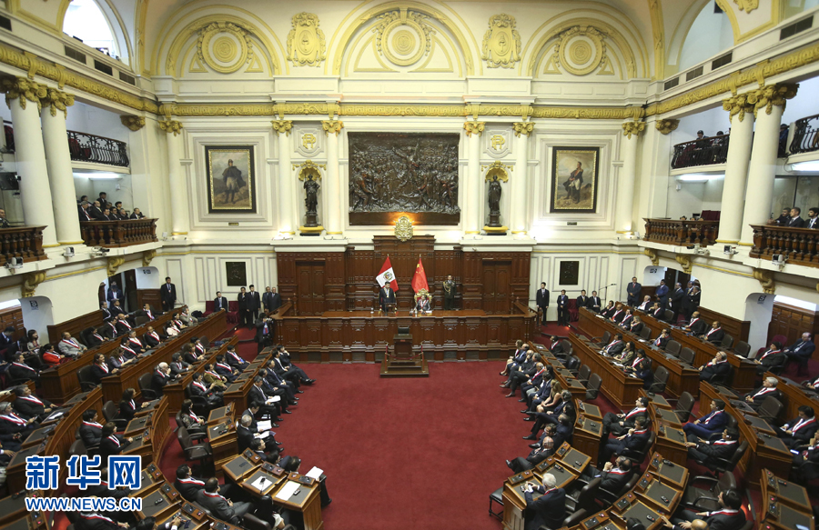 11月21日，國(guó)家主席習(xí)近平在秘魯國(guó)會(huì)發(fā)表題為《同舟共濟(jì)、揚(yáng)帆遠(yuǎn)航，共創(chuàng)中拉關(guān)系美好未來(lái)》的重要演講。 新華社記者 龐興雷 攝