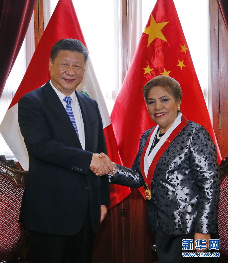 11月21日，國家主席習(xí)近平在利馬會(huì)見秘魯國會(huì)主席薩爾加多。新華社記者 鞠鵬 攝