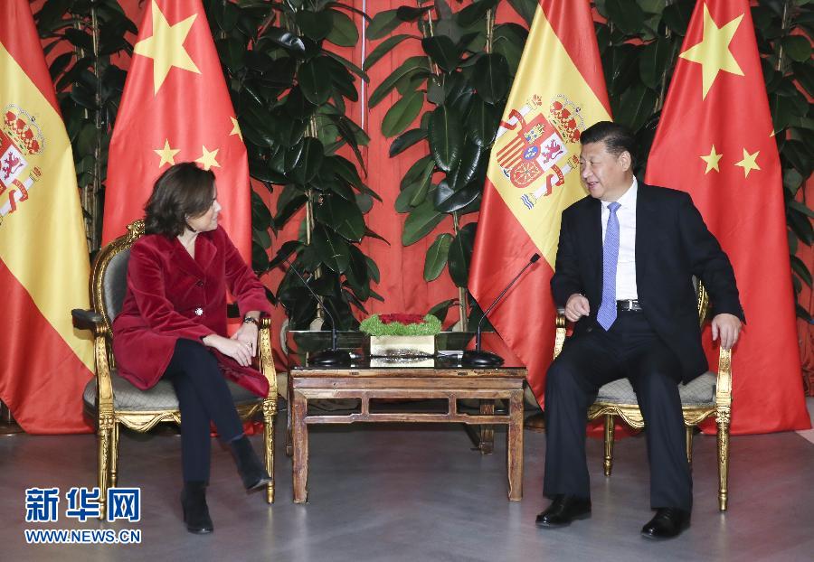 11月24日，國家主席習近平在西班牙大加那利島會見西班牙副首相薩恩斯。 新華社記者 蘭紅光 攝
