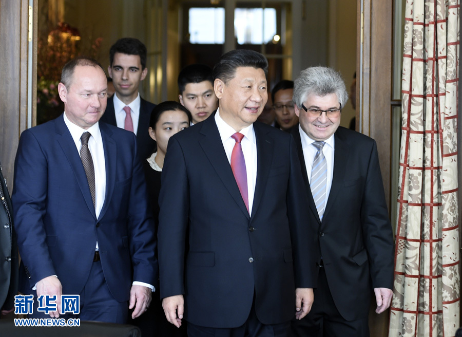 1月16日，國(guó)家主席習(xí)近平在伯爾尼會(huì)見(jiàn)瑞士聯(lián)邦國(guó)民院議長(zhǎng)施塔爾和聯(lián)邦院議長(zhǎng)比紹夫貝爾格。 新華社記者 謝環(huán)馳 攝