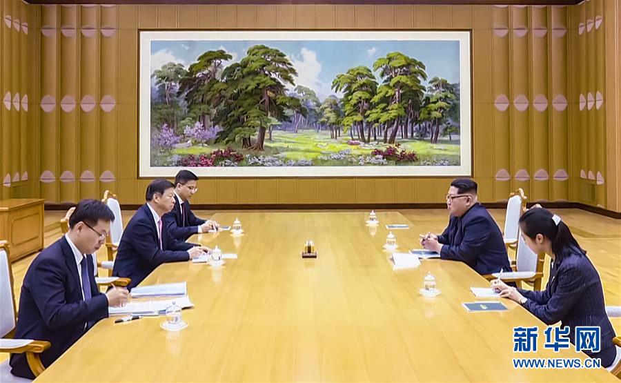 （新華網(wǎng)）金正恩會(huì)見(jiàn)中聯(lián)部部長(zhǎng)、中國(guó)藝術(shù)團(tuán)團(tuán)長(zhǎng)宋濤 
