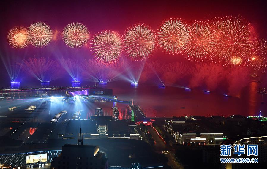 （新華全媒頭條&middot;上合青島峰會(huì)&middot;圖文互動(dòng)）（5）攜手前進(jìn)，開啟上合發(fā)展新征程 &mdash;&mdash;習(xí)近平主席主持上合組織青島峰會(huì) 并舉行系列活動(dòng)紀(jì)實(shí)