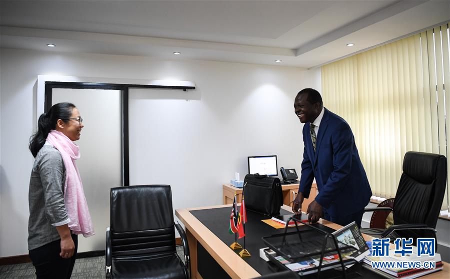 （國(guó)際&middot;中非合作論壇&middot;圖文互動(dòng)）（2）通訊：肯尼亞執(zhí)政黨總書(shū)記跟我學(xué)中文