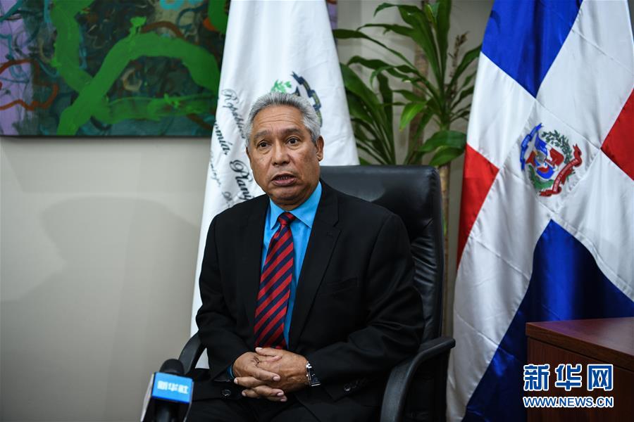 （國際&middot;圖文互動）專訪：&ldquo;希望多中關(guān)系長遠(yuǎn)持久、碩果累累&rdquo;&mdash;&mdash;訪多米尼加經(jīng)濟(jì)規(guī)劃和發(fā)展部部長桑塔納