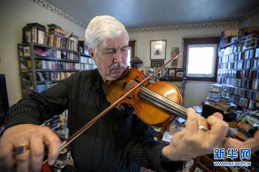 （國際&middot;圖文互動）（2）通訊：一位美國音樂家的46年中國&ldquo;琴緣&rdquo;