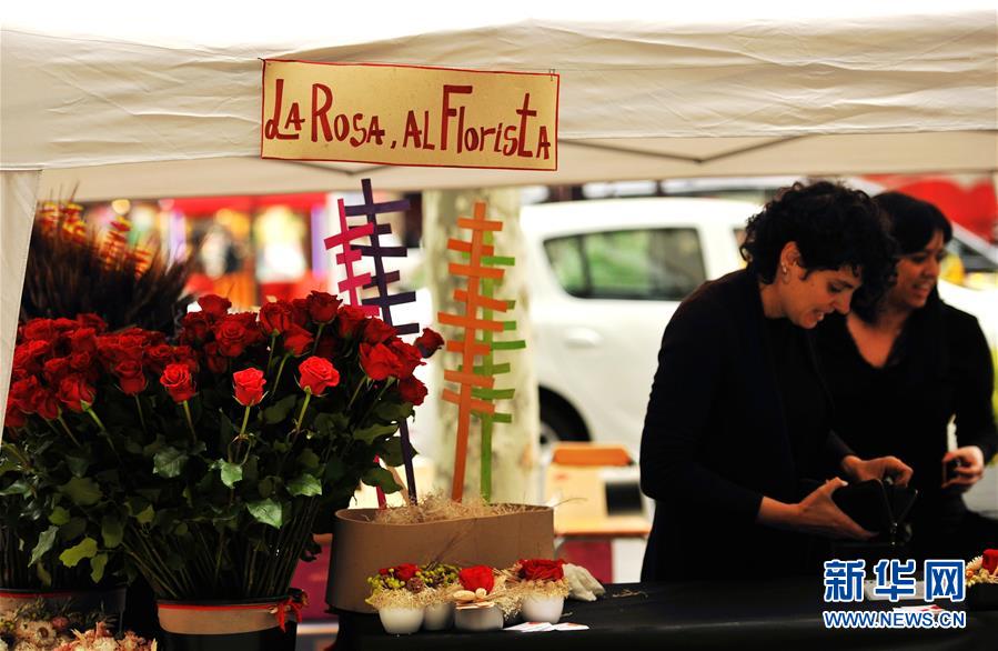 （國際&middot;圖文互動）（4）通訊：花香馥郁 書香怡人&mdash;&mdash;記西班牙巴塞羅那圣喬治節(jié)