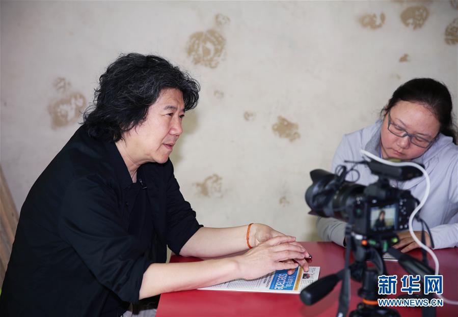 （國際&middot;圖文互動）專訪：結(jié)合傳統(tǒng)與當(dāng)代 推動中國戲劇國際化&mdash;&mdash;訪話劇《茶館》導(dǎo)演孟京輝