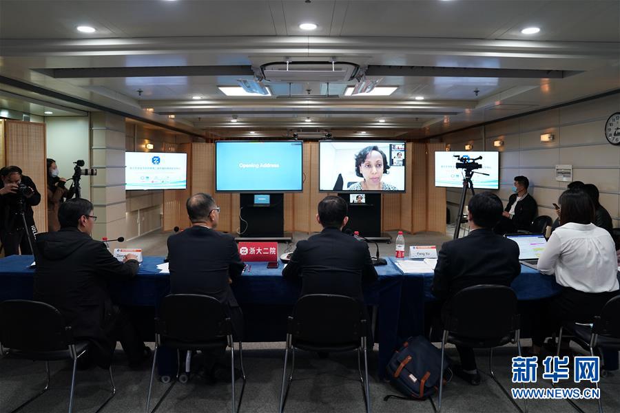  （新華全媒頭條&middot;圖文互動(dòng)）（7）白衣執(zhí)甲為蒼生&mdash;&mdash;全球抗疫戰(zhàn)場(chǎng)醫(yī)護(hù)人員群像