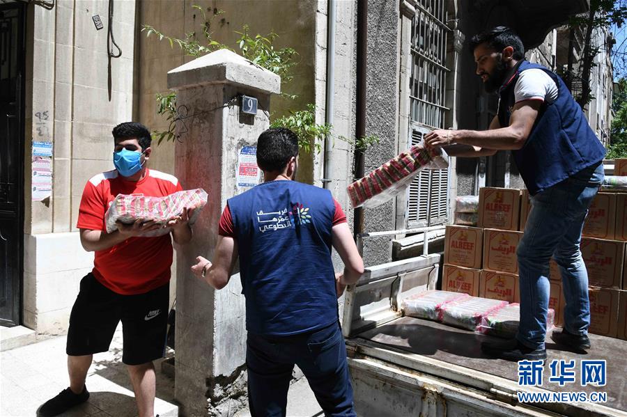 （國際疫情&middot;圖文互動）（2）通訊：疫情中，那抹笑容最難忘&mdash;&mdash;記向困難家庭發(fā)放愛心包裹的敘利亞青年志愿者