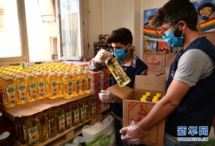 （國際疫情&middot;圖文互動）（6）通訊：疫情中，那抹笑容最難忘&mdash;&mdash;記向困難家庭發(fā)放愛心包裹的敘利亞青年志愿者