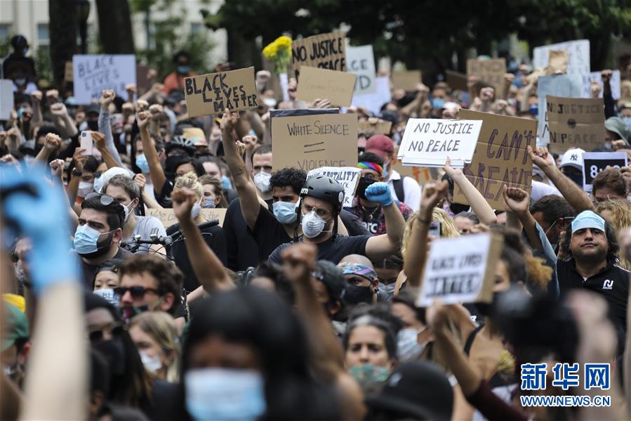 (國際)(3)紐約民眾紀(jì)念喬治·弗洛伊德