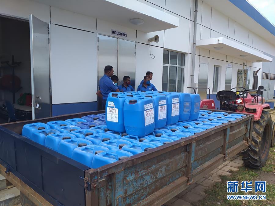 （國(guó)際&middot;圖文互動(dòng)）（1）在斯里蘭卡中國(guó)專家和中資企業(yè)助力油輪滅火