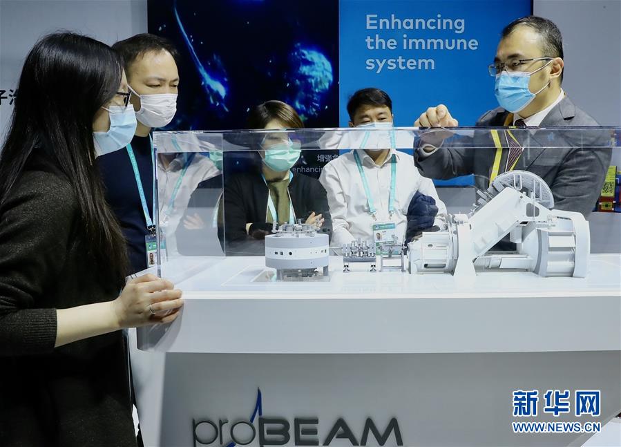 （第三屆進(jìn)博會&middot;圖文互動）（6）新疫苗、新療法，進(jìn)博會最&ldquo;火爆&rdquo;展區(qū)見聞