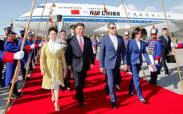 習(xí)近平抵達(dá)基多開始對厄瓜多爾共和國進行國事訪問