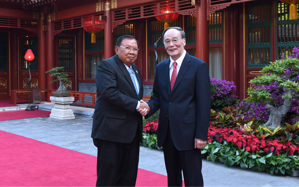 王岐山會見老撾人民革命黨中央總書記、國家主席本揚