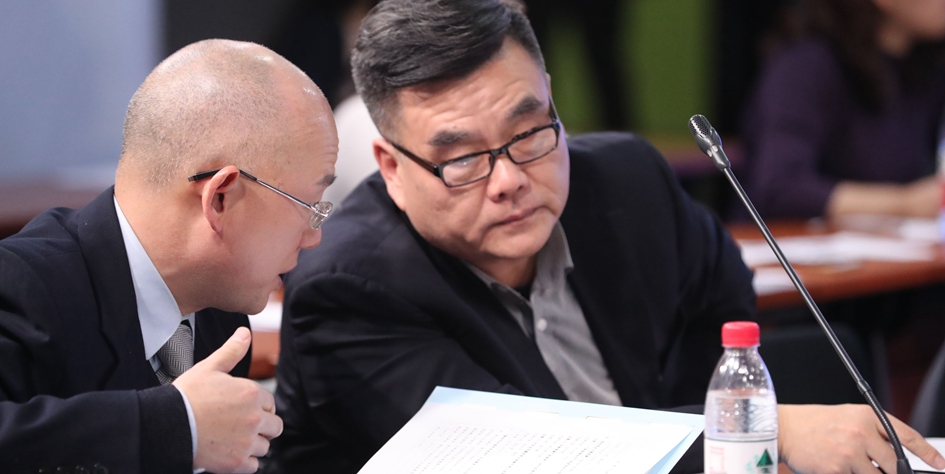 專(zhuān)家在現(xiàn)場(chǎng)交流