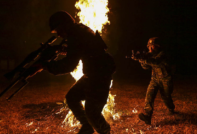 強軍DNA|福利貼，快來瞧狙擊手的瞄準鏡里是啥樣