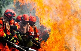 甘肅森林武警&ldquo;三伏天&rdquo;實戰(zhàn)滅火救援演練