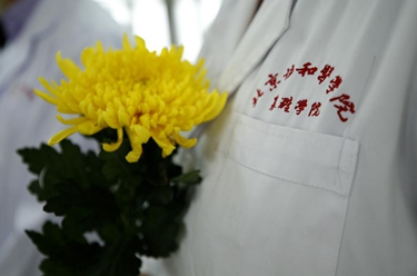 致敬&ldquo;將生命奉獻到最后&rdquo;的無言良師