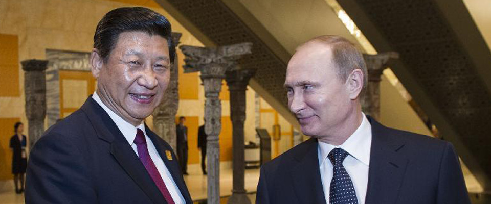 2013年10月，習(xí)近平在印尼巴厘島會(huì)見普京