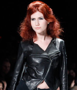 俄美女間諜現(xiàn)身T臺秀場成全場亮點